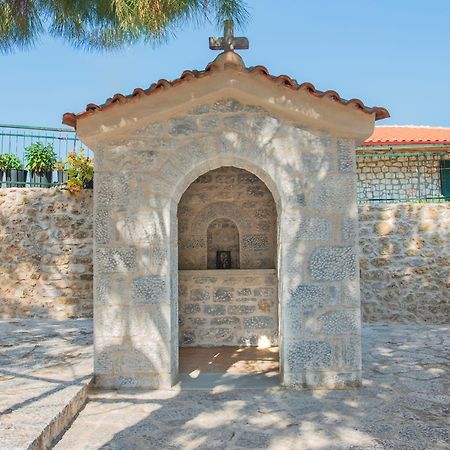 Vetilios Lithos Boutique Hotel Néon Oítilon Kültér fotó