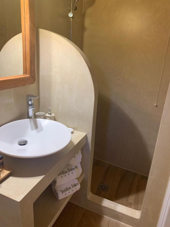 Vetilios Lithos Boutique Hotel Néon Oítilon Kültér fotó