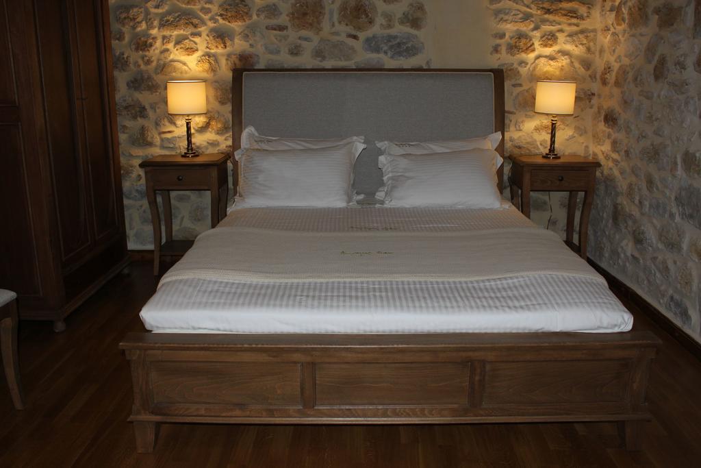 Vetilios Lithos Boutique Hotel Néon Oítilon Kültér fotó