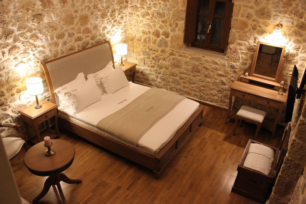 Vetilios Lithos Boutique Hotel Néon Oítilon Kültér fotó