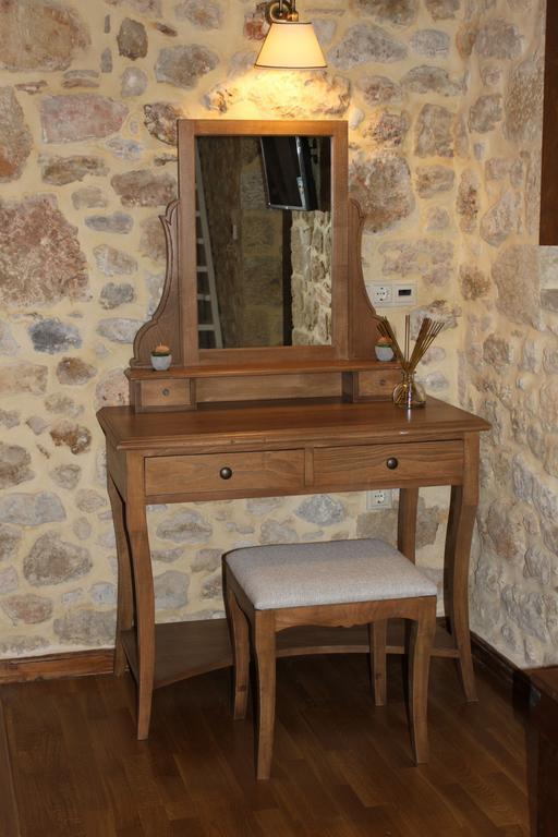 Vetilios Lithos Boutique Hotel Néon Oítilon Kültér fotó