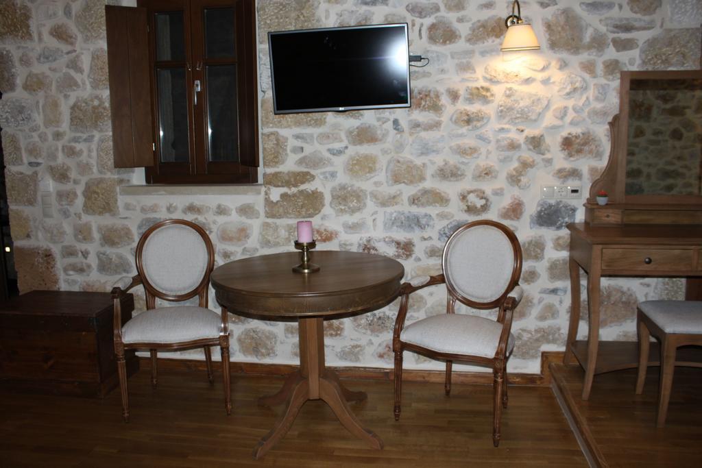 Vetilios Lithos Boutique Hotel Néon Oítilon Kültér fotó