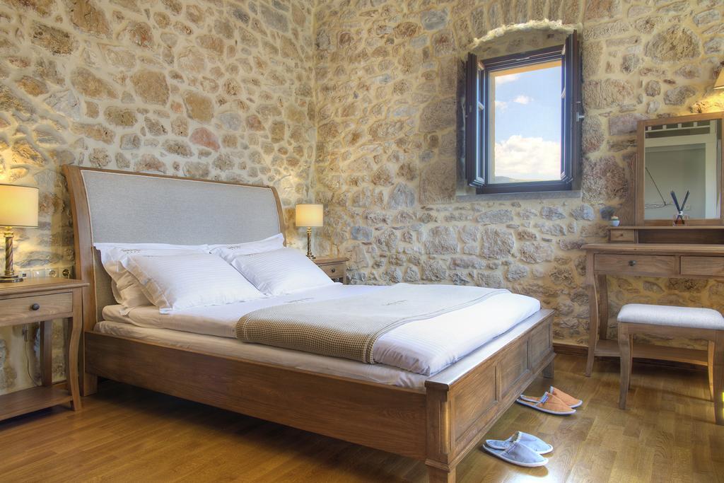 Vetilios Lithos Boutique Hotel Néon Oítilon Kültér fotó