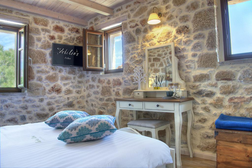 Vetilios Lithos Boutique Hotel Néon Oítilon Kültér fotó