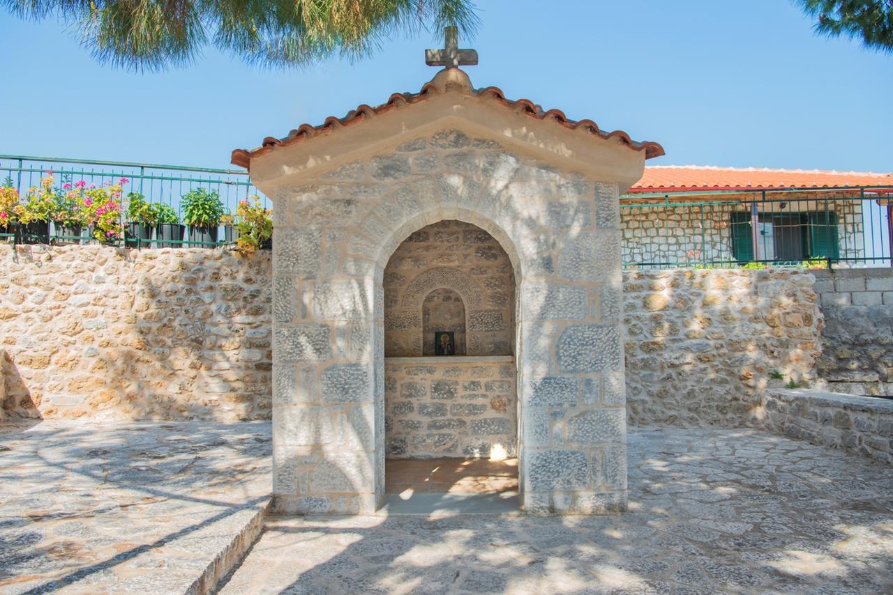 Vetilios Lithos Boutique Hotel Néon Oítilon Kültér fotó